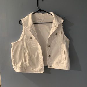 Vanity white sleeveless jacket